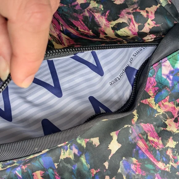Lululemon crossbody - Picture 4 of 6